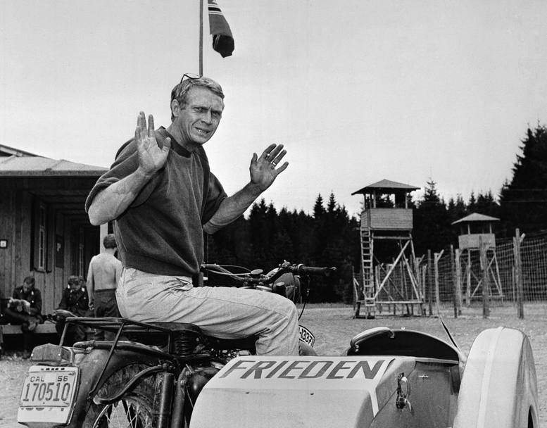 Steve McQueen in una pausa delle riprese del film 